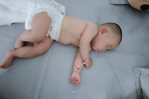 广西宝宝脚心出汗怎么回事
